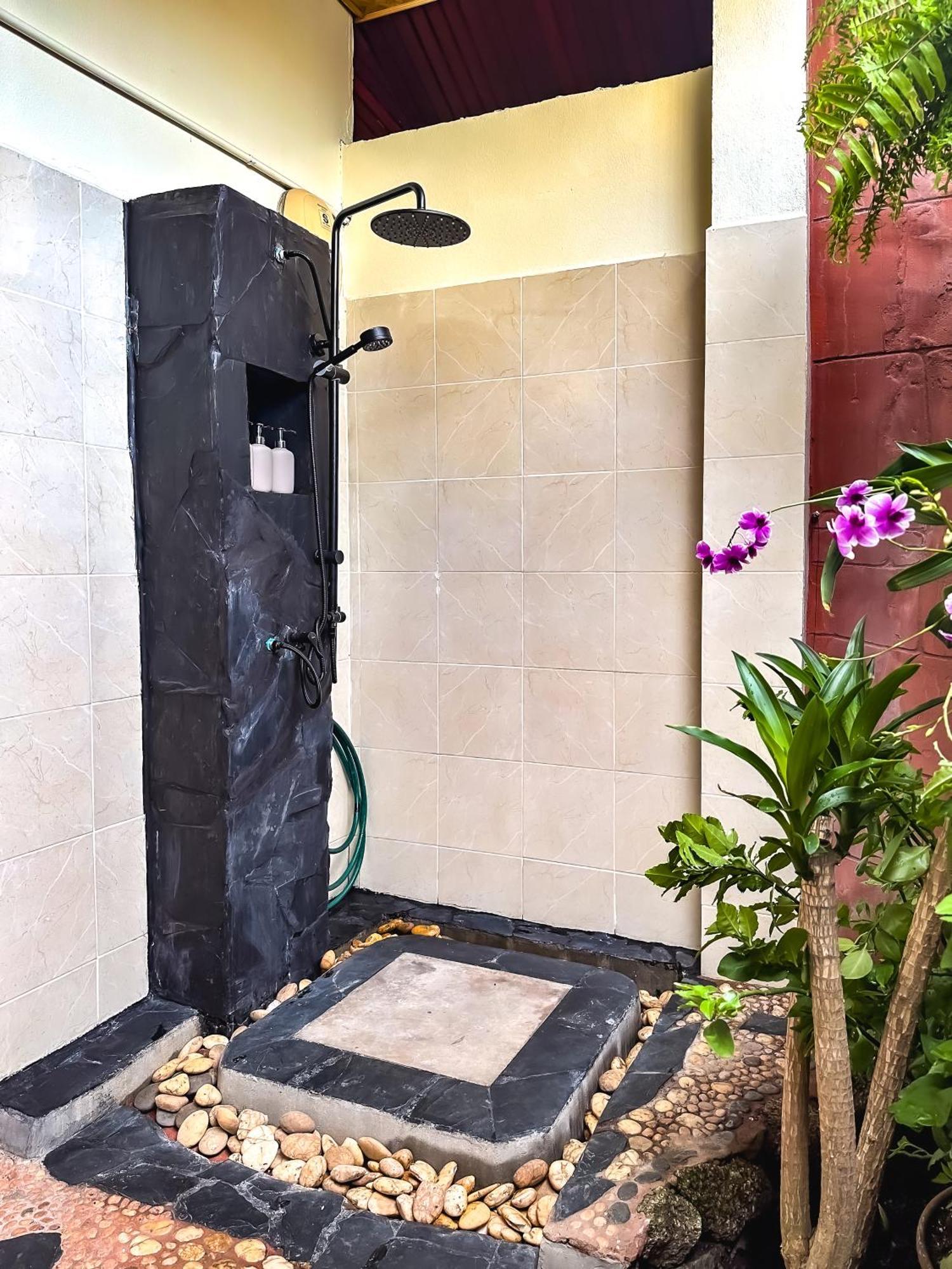 Shanti Lodge Phuket Chalong Ngoại thất bức ảnh
